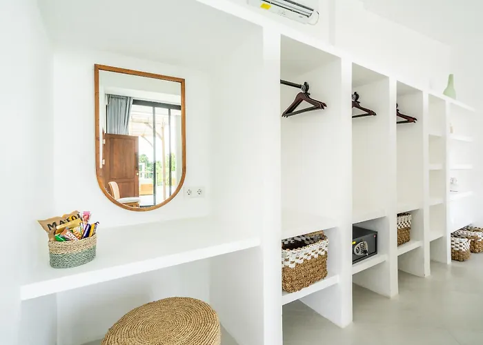 Ozkar - Elegant 3-bedroom With Pool & Sunset Terrace فيلة