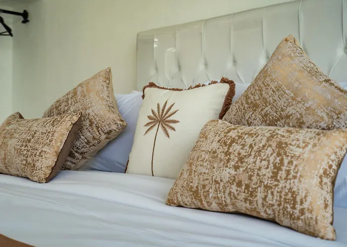 فيلة Ozkar - Elegant 3-bedroom With Pool & Sunset Terrace *