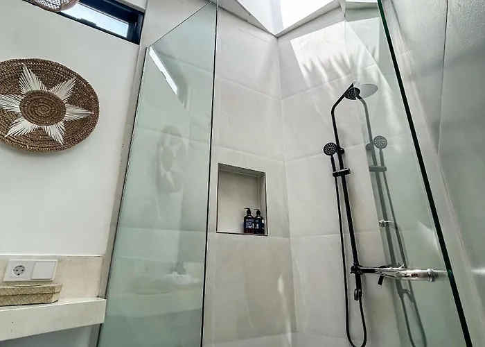 Ozkar - Elegant 3-bedroom With Pool & Sunset Terrace فيلة